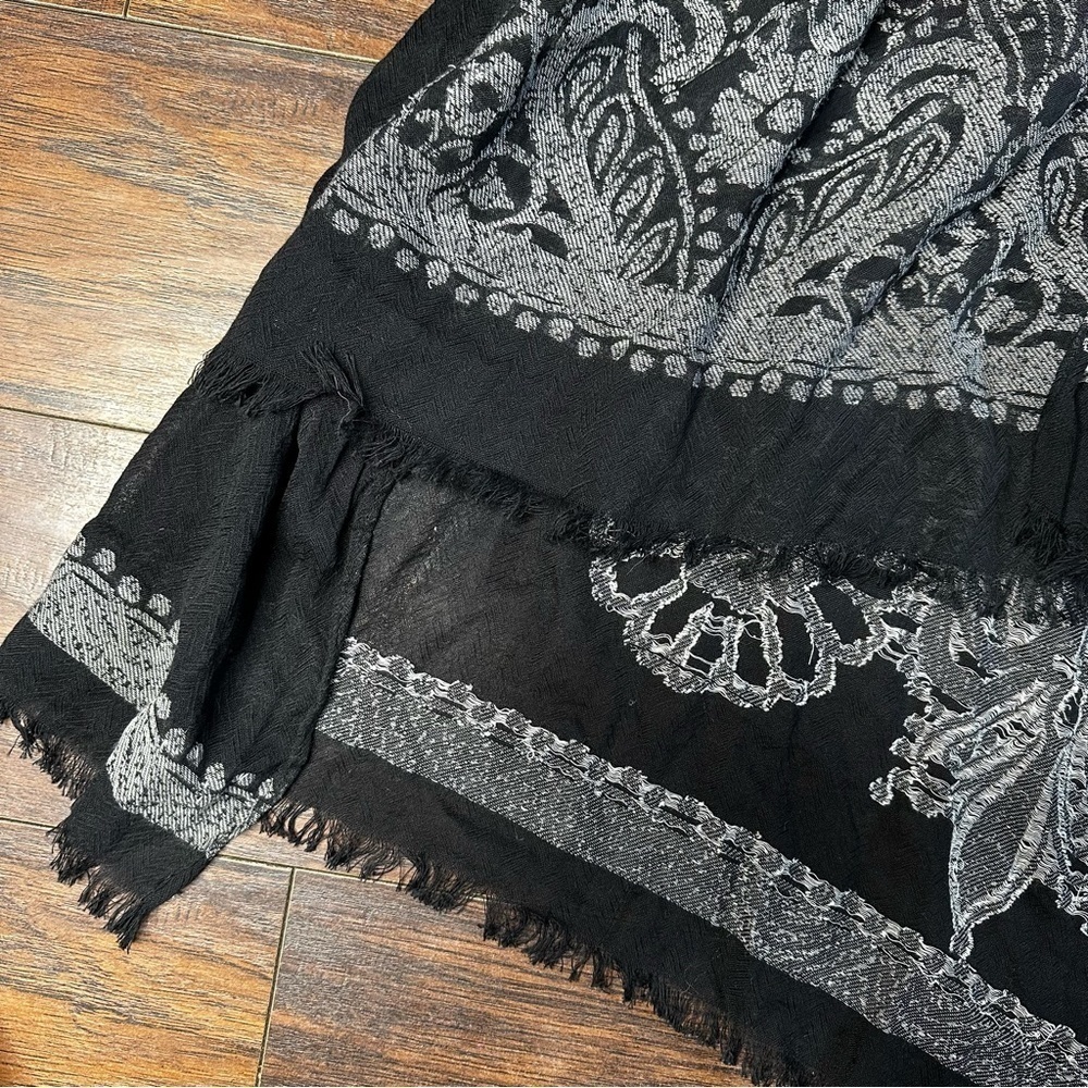 American Eagle Aztec Open Cardigan Shawl - Picture 4 of 4
